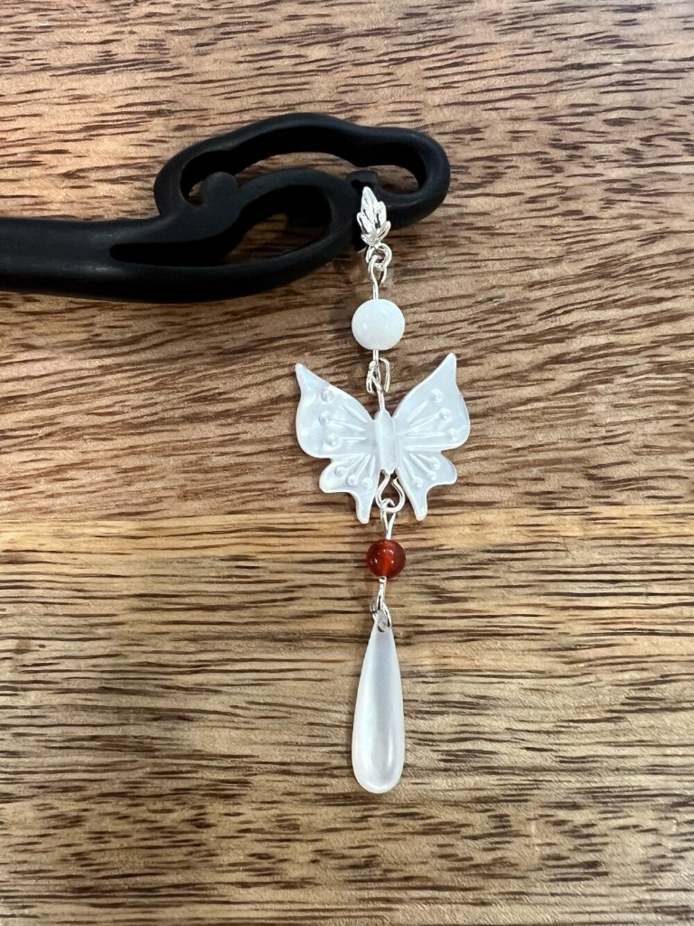 檀木贝母红玛瑙蝴蝶流苏发簪Sandalwood and Mother-of-Pearl Butterfly Hairpin